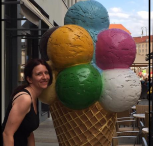 Nicole und leckere Eis in Dresden 